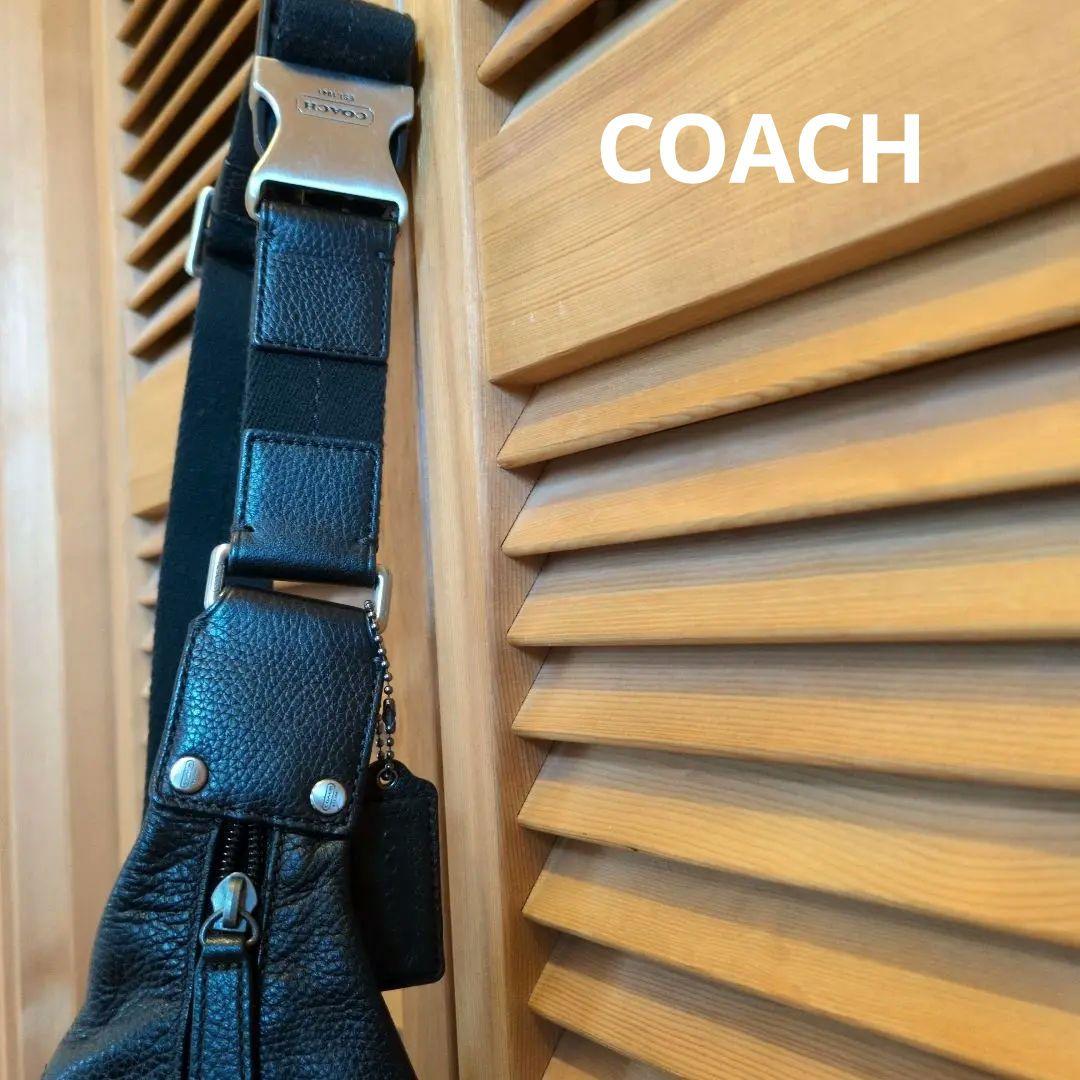 COACH ブラックレザー ボディバッグ　カバン　ストラップ　キーリング