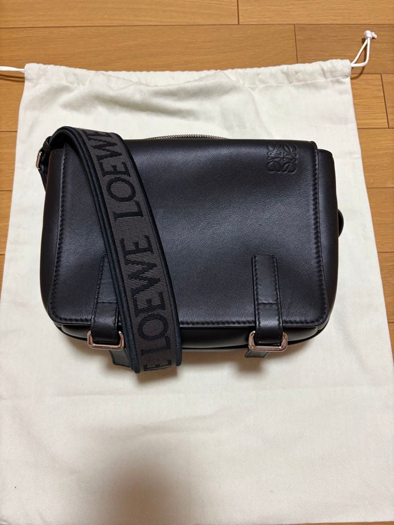 ロエベ　ミリタリーメッセンジャーバッグ