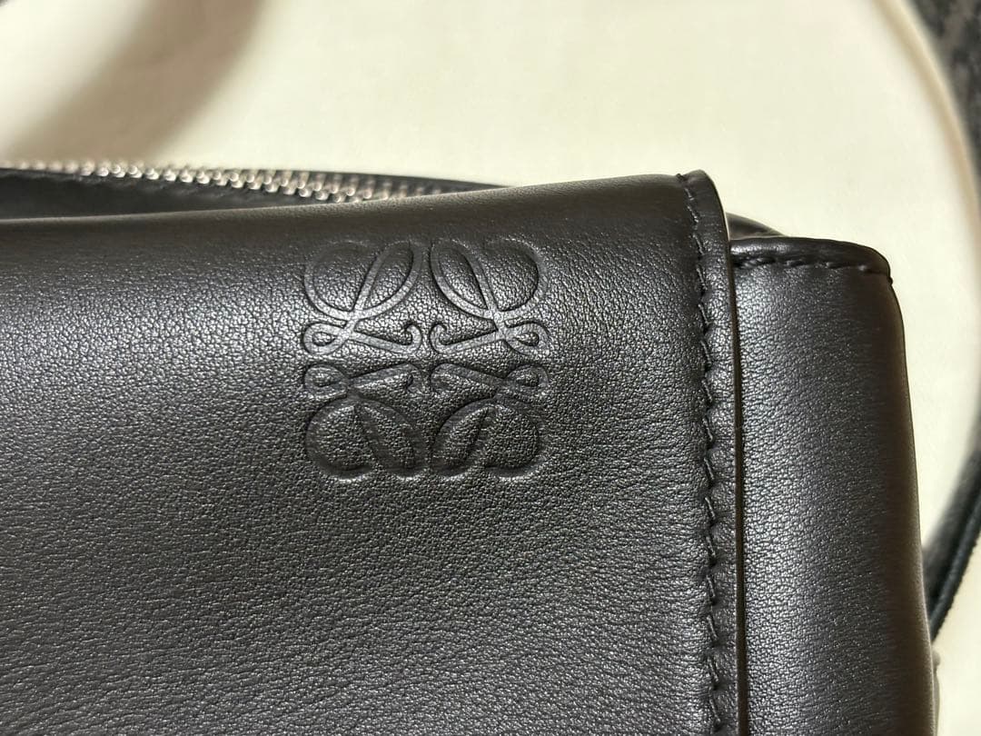 ロエベ　ミリタリーメッセンジャーバッグ