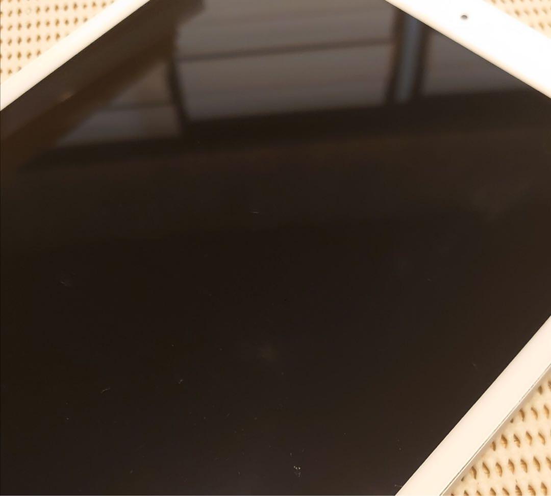 完動品SIMフリーiPad第7世代(A2198)本体32GB送料込KMDFV