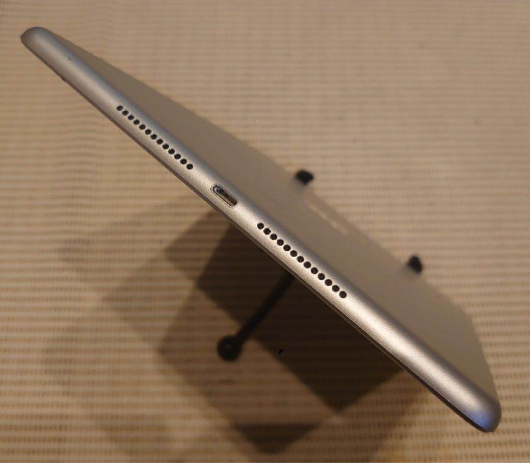 完動品SIMフリーiPad第7世代(A2198)本体32GB送料込KMDFV