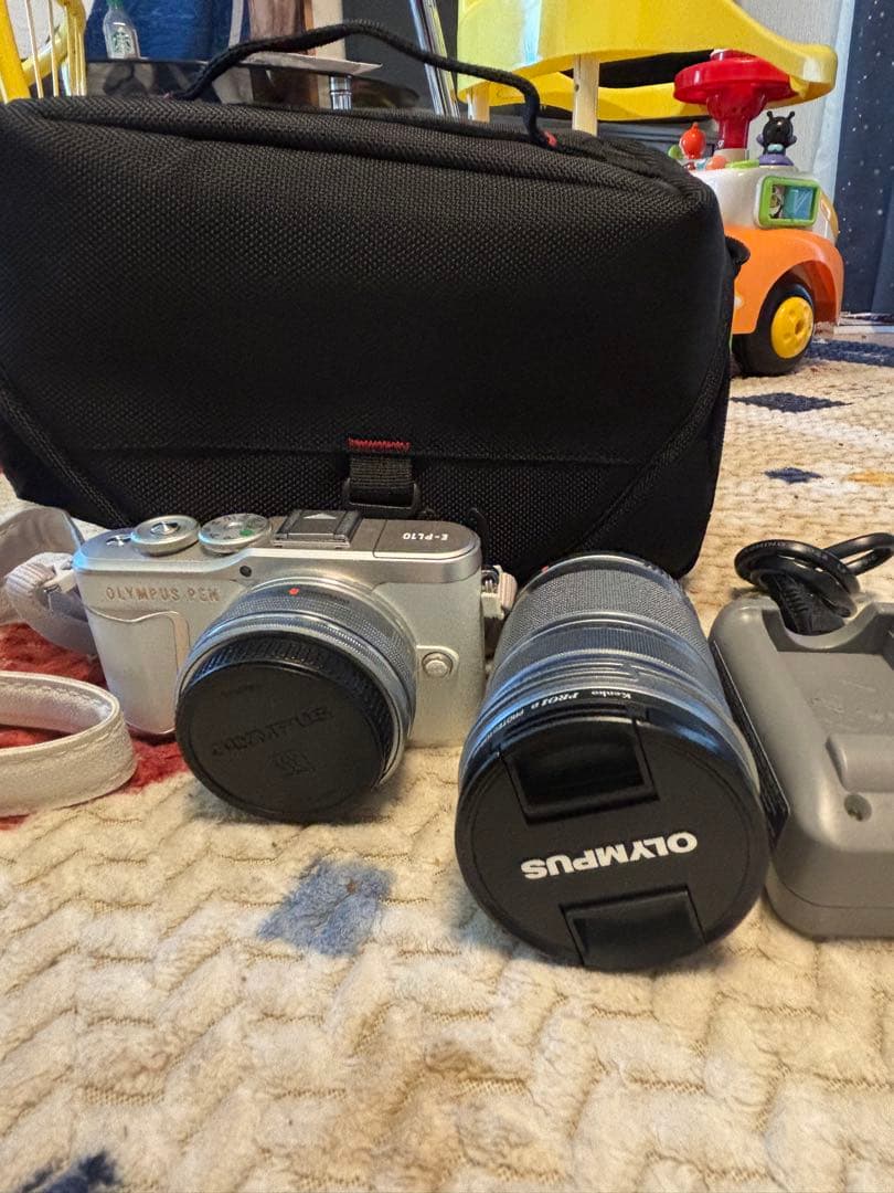 Olympus E-PL10 ミラーレスカメラ シルバー