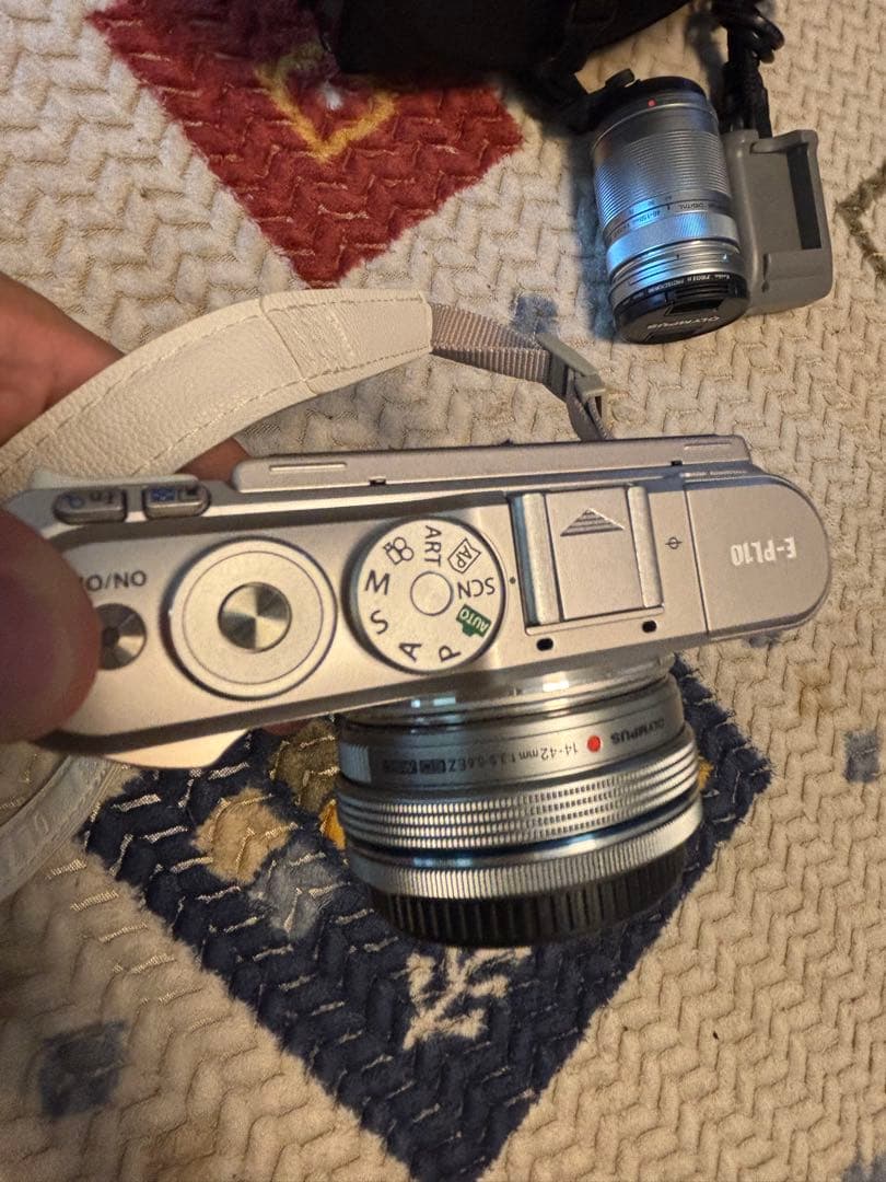 Olympus E-PL10 ミラーレスカメラ シルバー