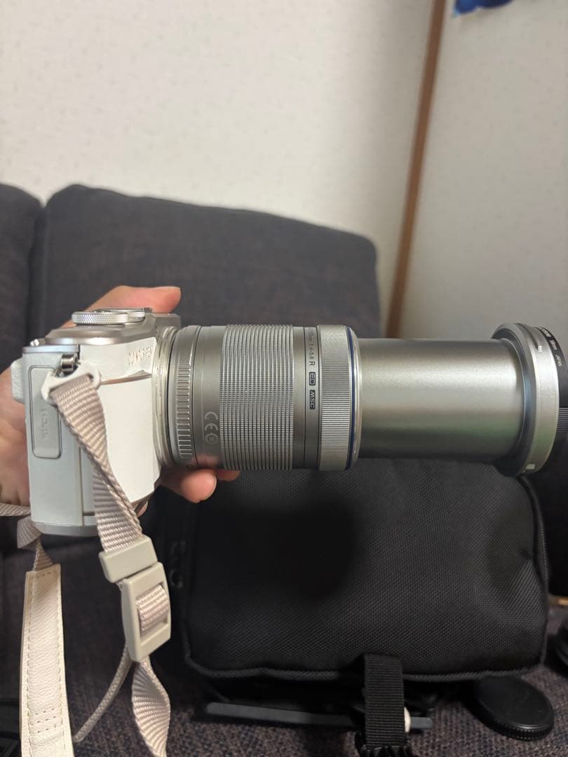 Olympus E-PL10 ミラーレスカメラ シルバー