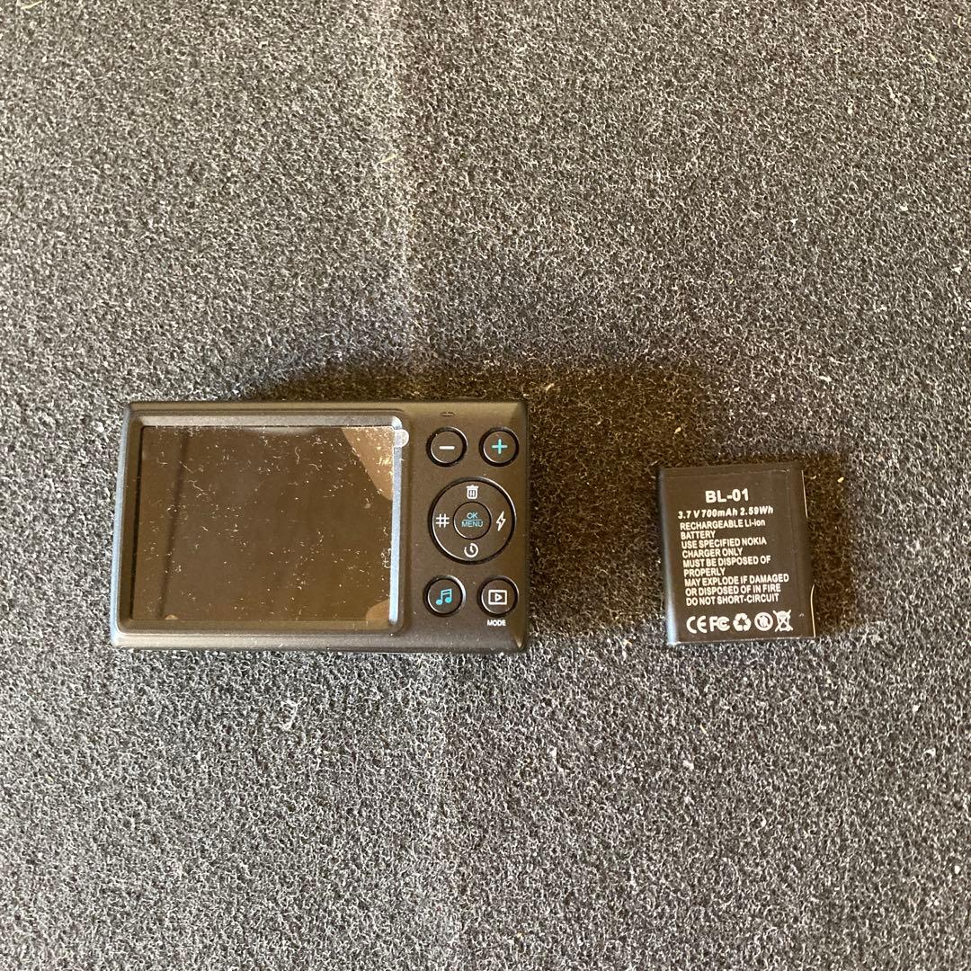 中古　　640万画素 コンパクトデジタルカメラとバッテリーセット