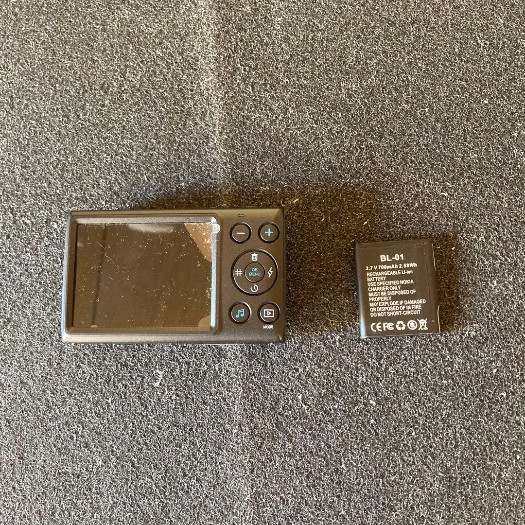 中古　　640万画素 コンパクトデジタルカメラとバッテリーセット
