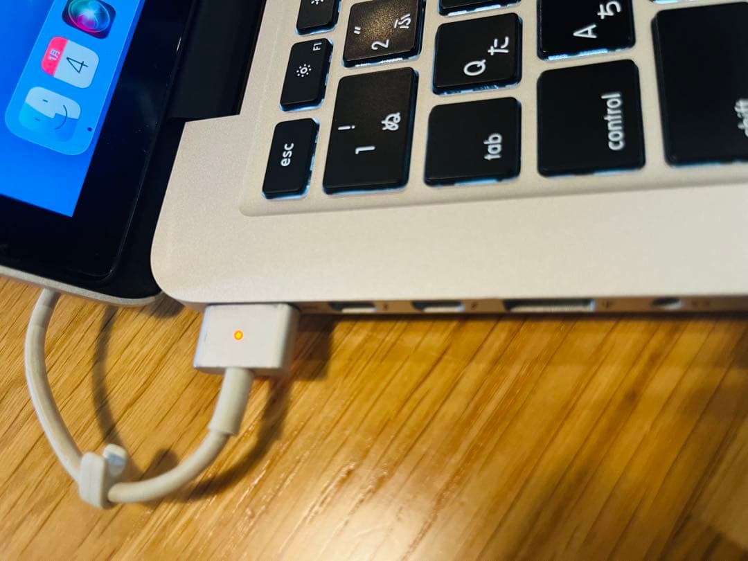 MacBook Pro 2015 8GB Retina｜箱・純正充電器｜動作良好