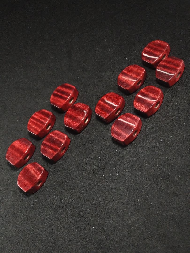 （注文分）ミニタイプペグボタン/カーリーメイプル材ダークレッドクリア仕上げ