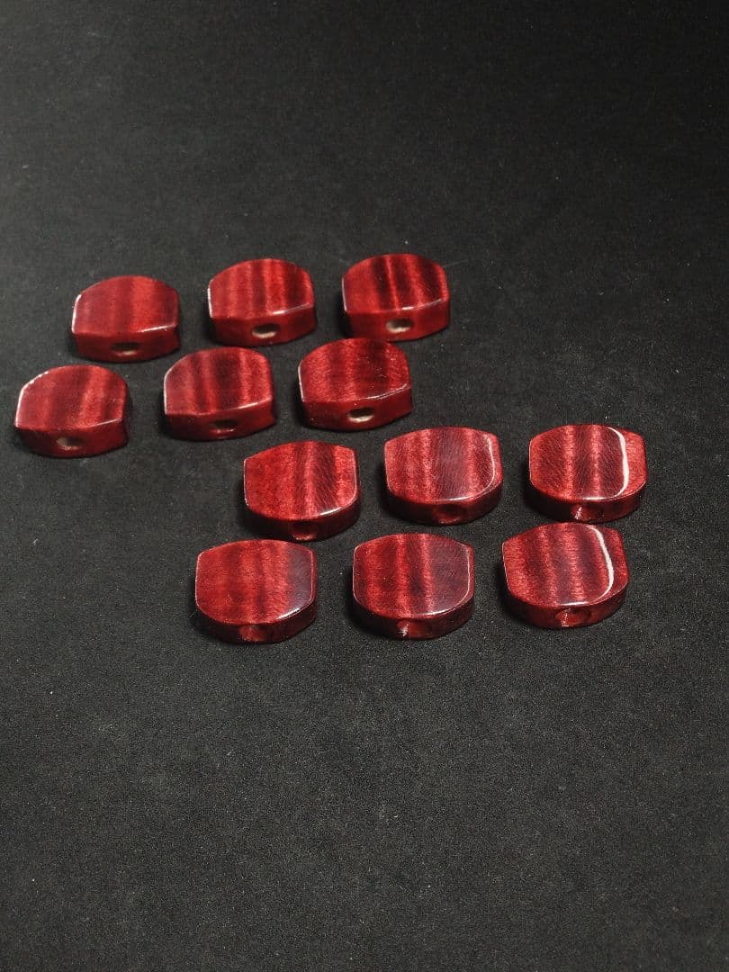 （注文分）ミニタイプペグボタン/カーリーメイプル材ダークレッドクリア仕上げ