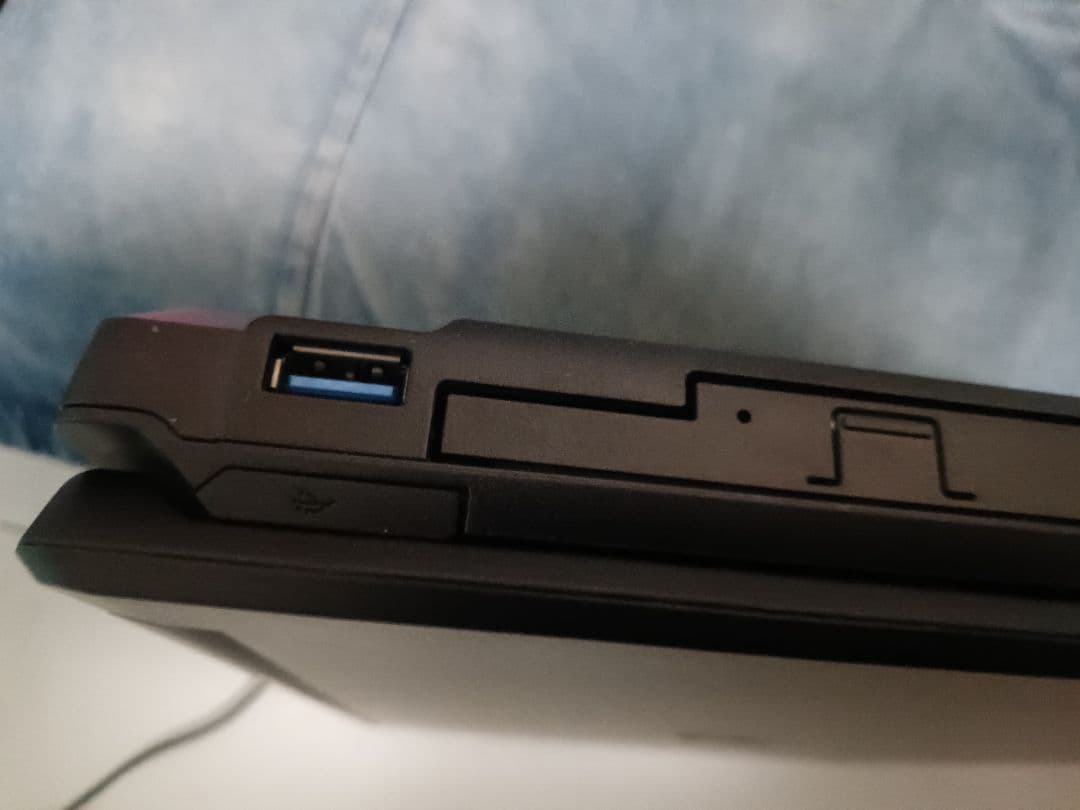 富士通ノートパソコンA579/A i5第8世代OS.Office