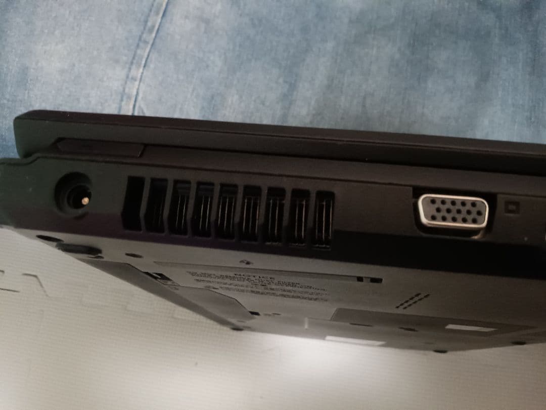 富士通ノートパソコンA579/A i5第8世代OS.Office