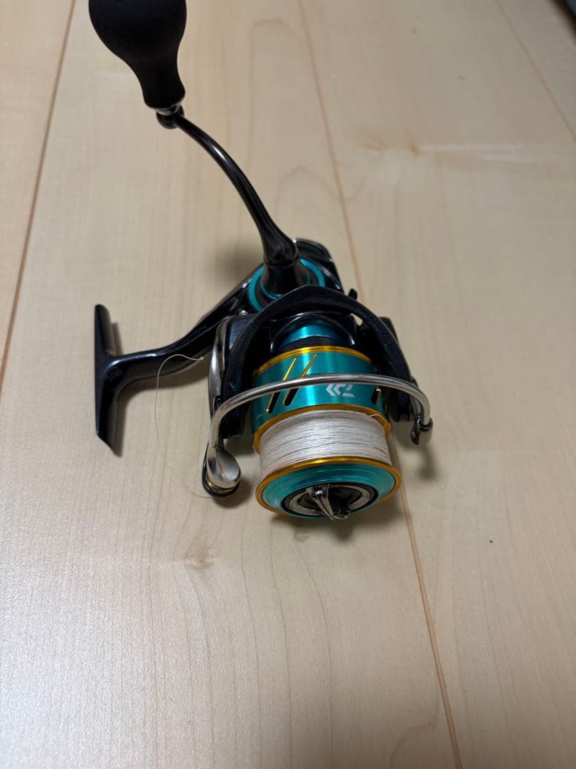 スピニングリール ブラック/ターコイズ