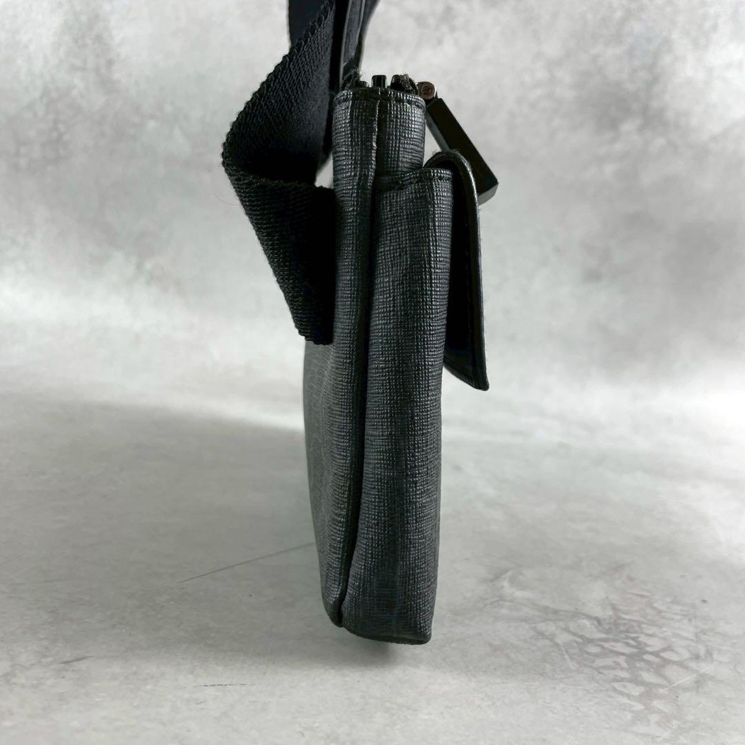 極美品 グッチ ボディバッグ GGスプリーム ロゴ 斜め掛け PVC ブラック