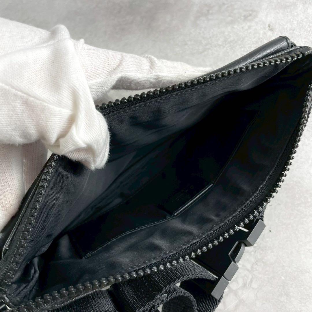 極美品 グッチ ボディバッグ GGスプリーム ロゴ 斜め掛け PVC ブラック