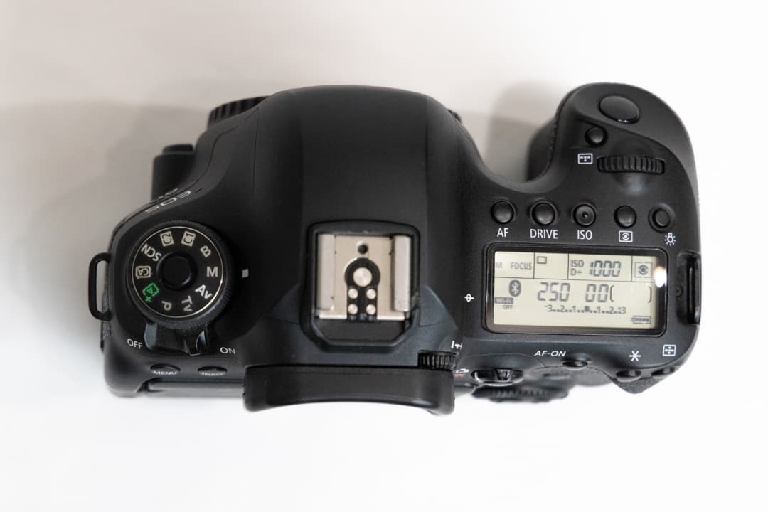 キヤノン EOS 6D mark2 美品完動品 付属品全部 ショット数57450