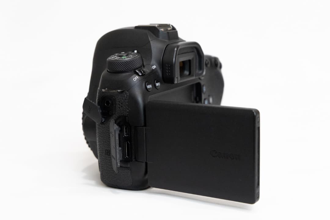 キヤノン EOS 6D mark2 美品完動品 付属品全部 ショット数57450