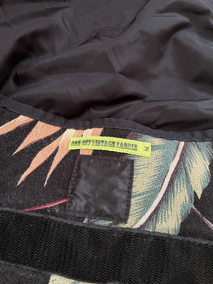 ネクサスVII アロハ柄メッセンジャーバック