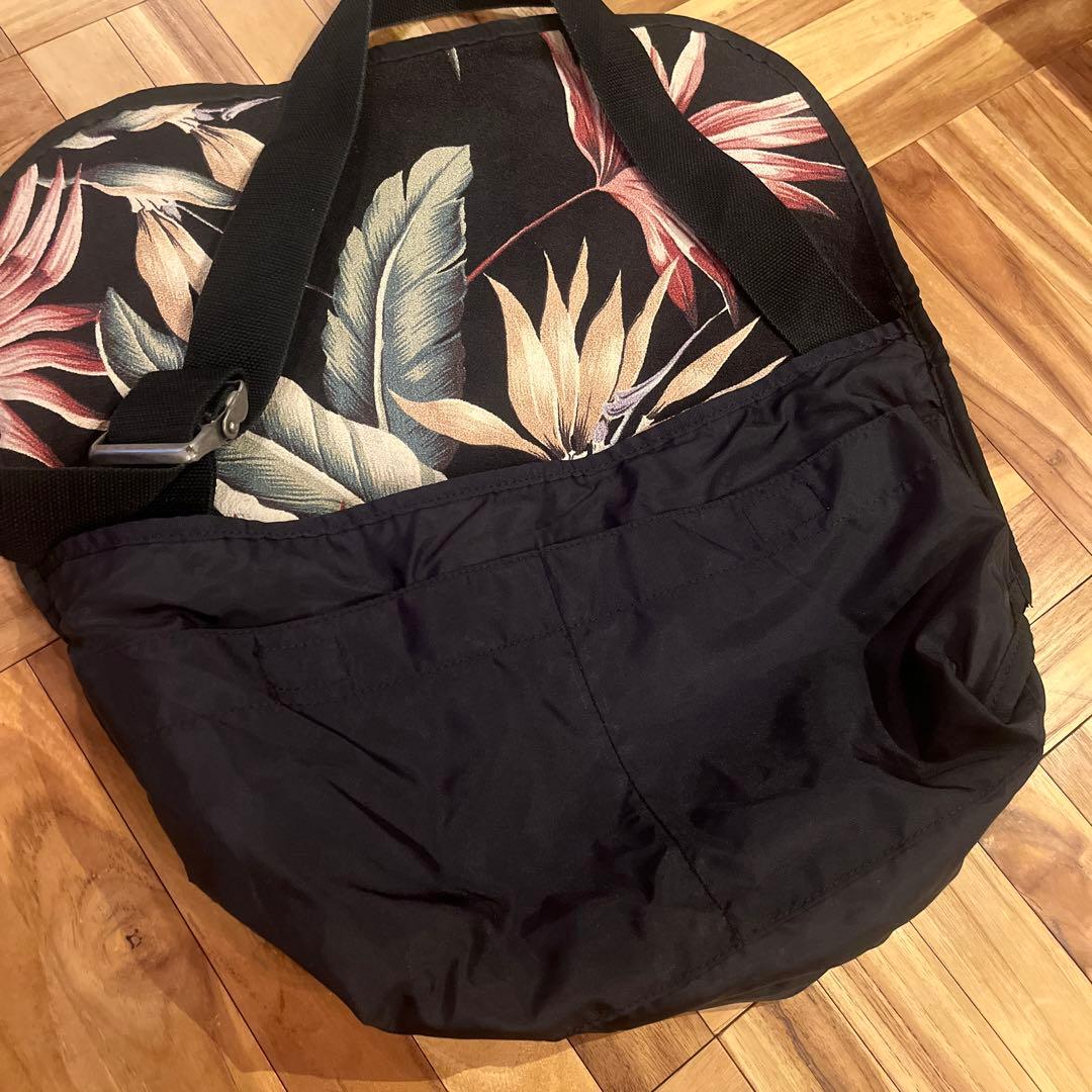 ネクサスVII アロハ柄メッセンジャーバック