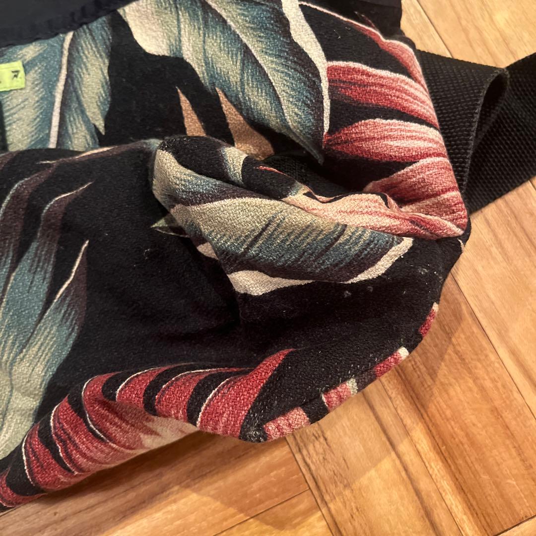 ネクサスVII アロハ柄メッセンジャーバック