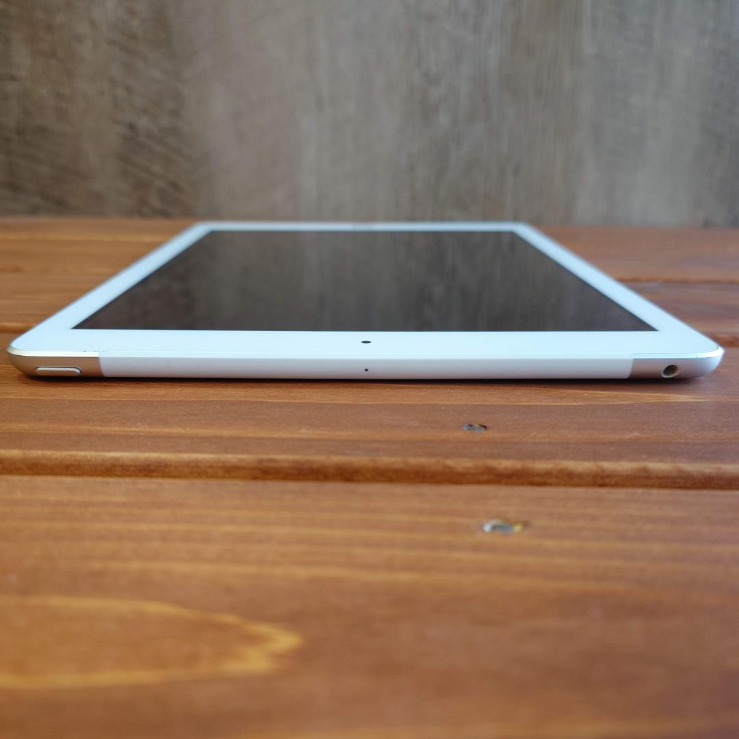 iPad 第5世代 32GB A1823 Wi-Fi+Cellular 本体