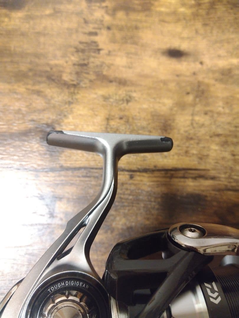 DAIWA 18CALDIA LT3000-CXH 　IOS花梨ノブ