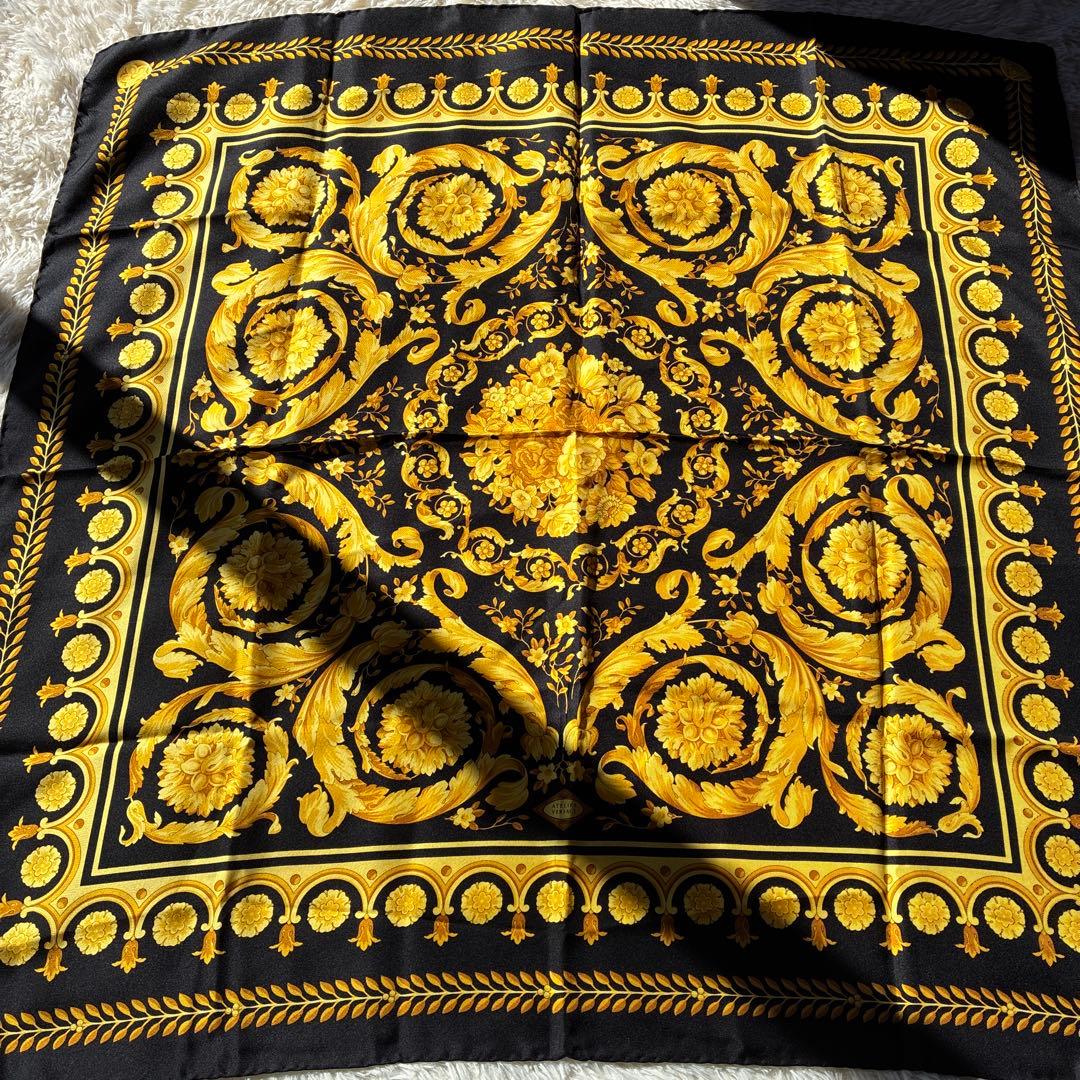 ベルサーチ セタシルク 　ATELIER　バロッコ　SILKスカーフ