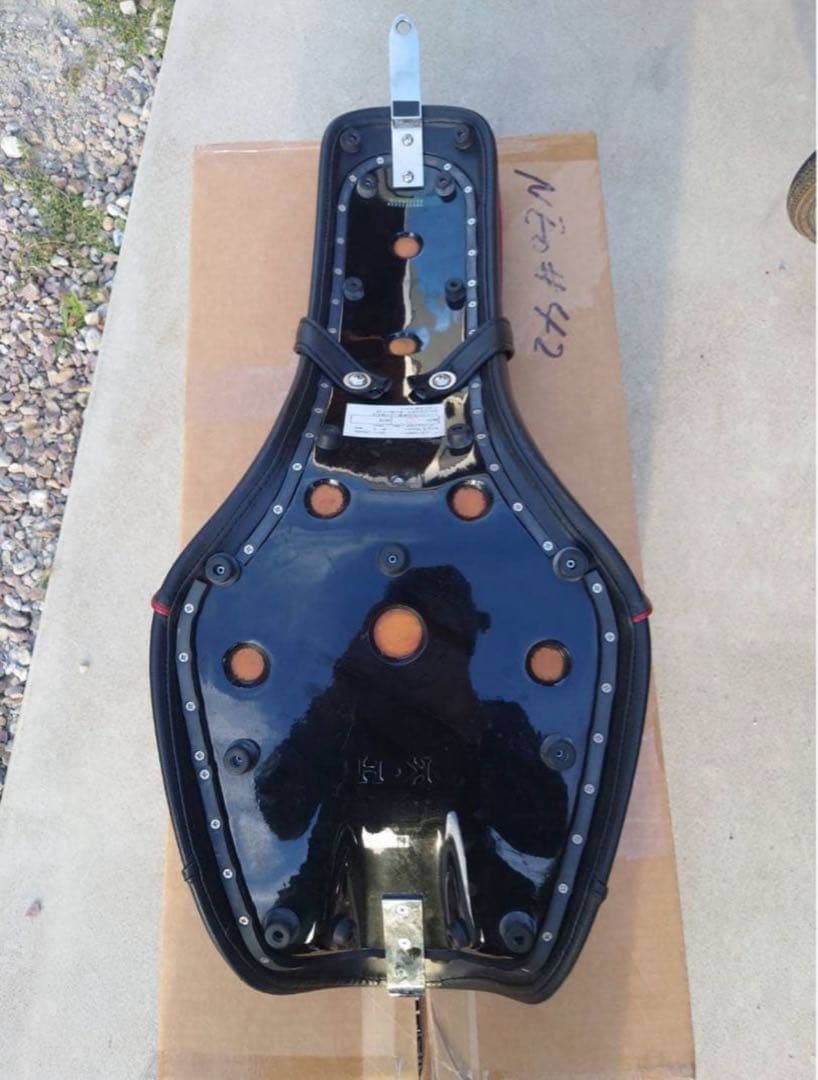 HARLEY　ハーレー　ダイナ　シート クラブスタイル　K＆H