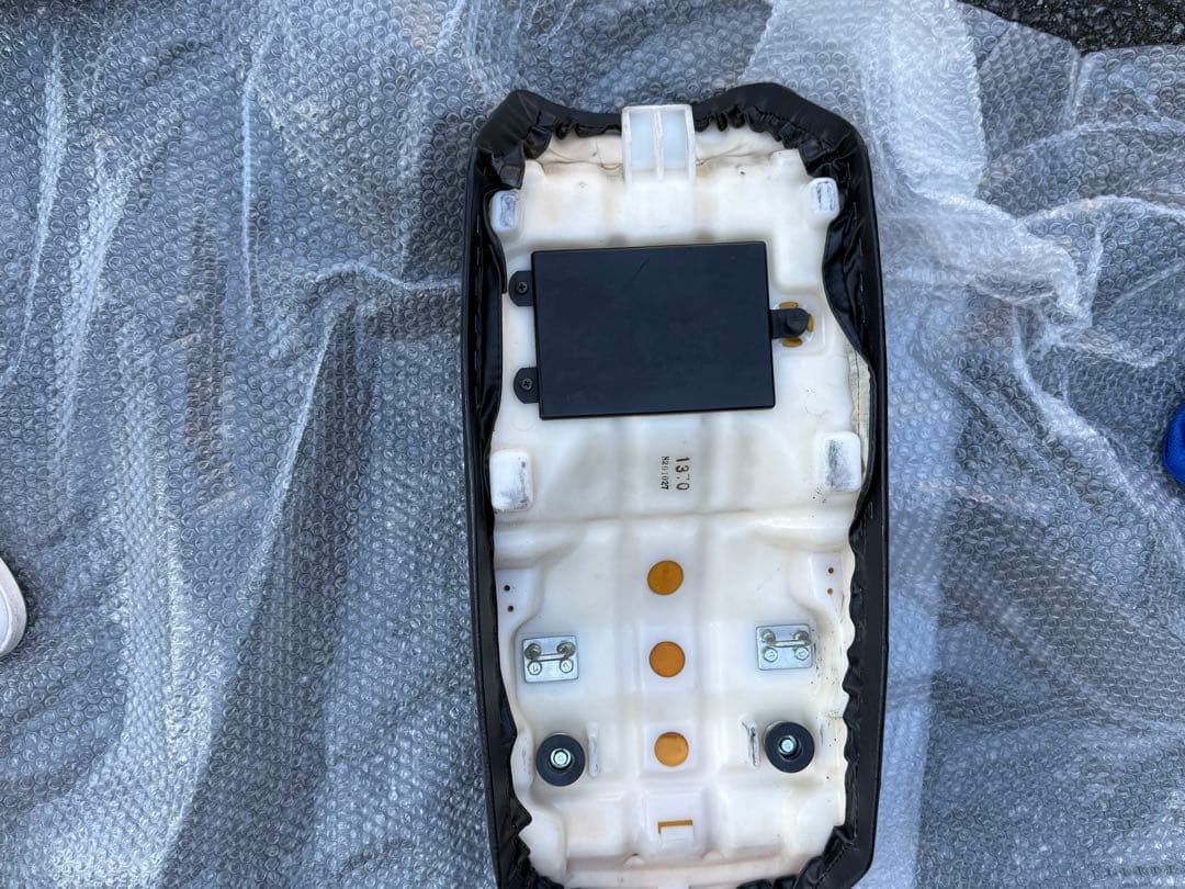 値下げ gpz900r A14 純正シート