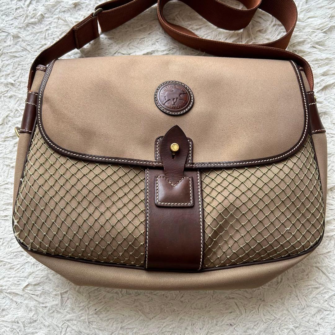 ハンティングワールド　メッセンジャーバッグ