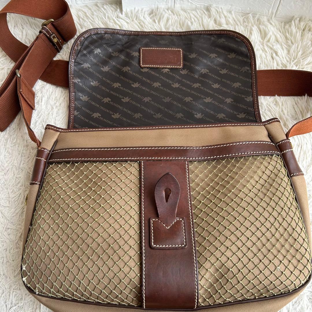 ハンティングワールド　メッセンジャーバッグ