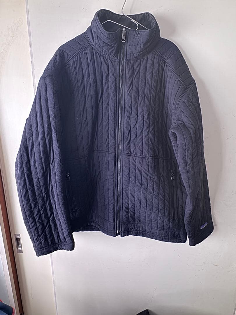 Patagonia 黒いキルティングナイロンジャケット