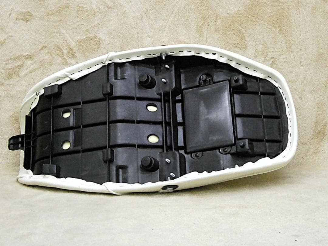 ゼファー400 後期　白皮　タックロールシート/２型 C5 C6 C7