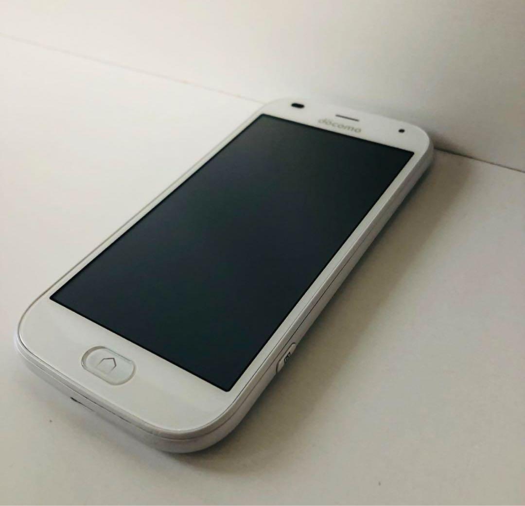 docomo らくらくスマートフォン F-42A ホワイト 富士通