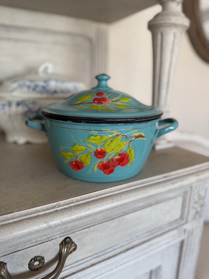 フランスアンティークチェリー柄鮮やかなブルーグリーンのキャセロールスーピエール