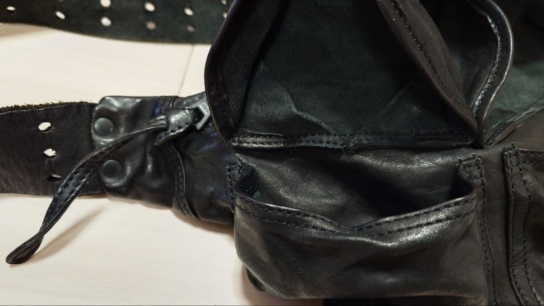 バックラッシュ 3ピンベルトレザーショルダーバッグ