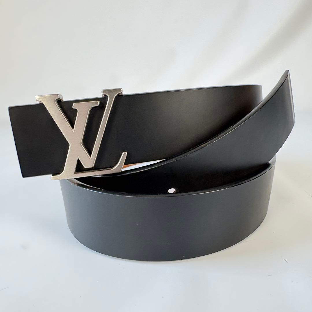美品　ルイヴィトン ベルト サンチュール LV イニシャル レザー 黒　ロゴ