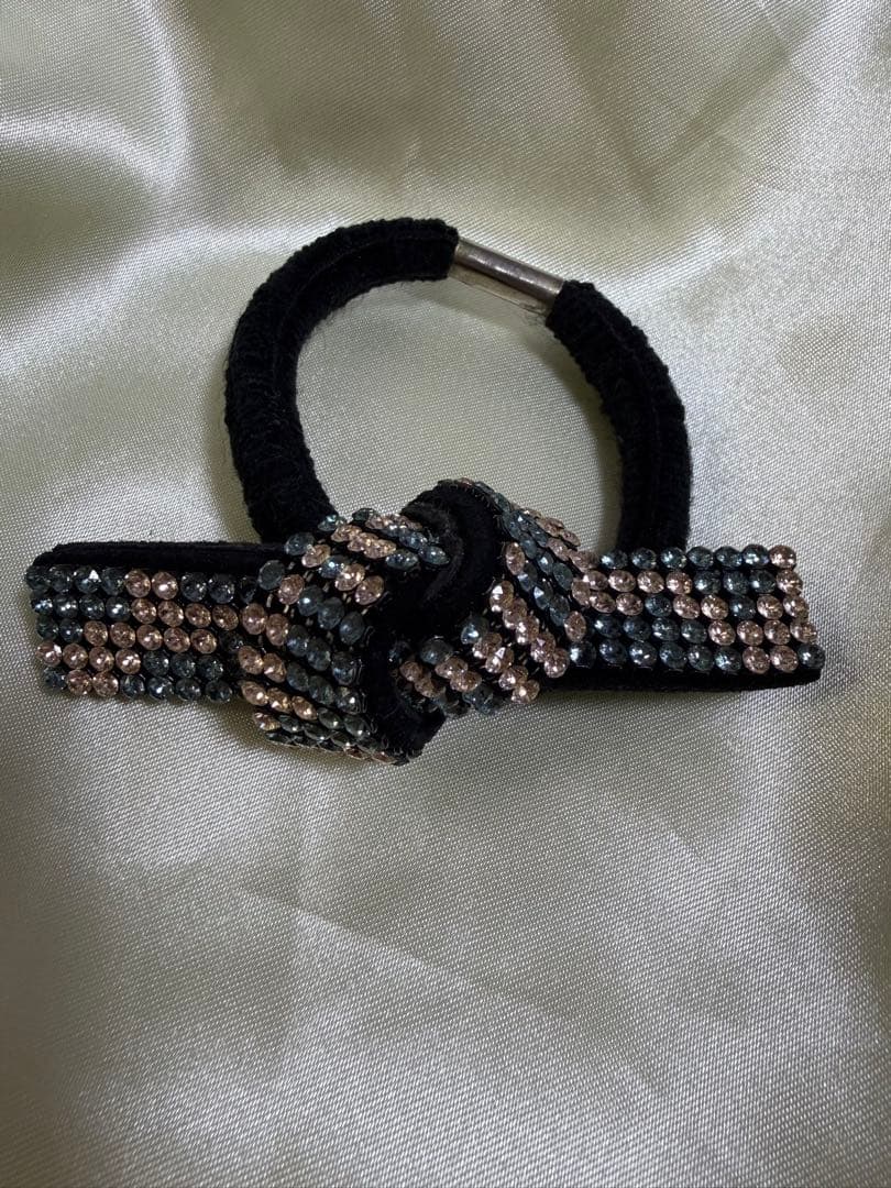 acca ビジュー付きヘアゴム