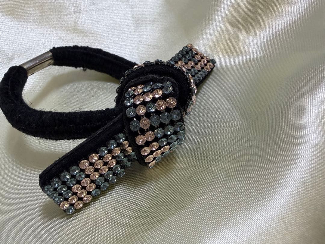 acca ビジュー付きヘアゴム