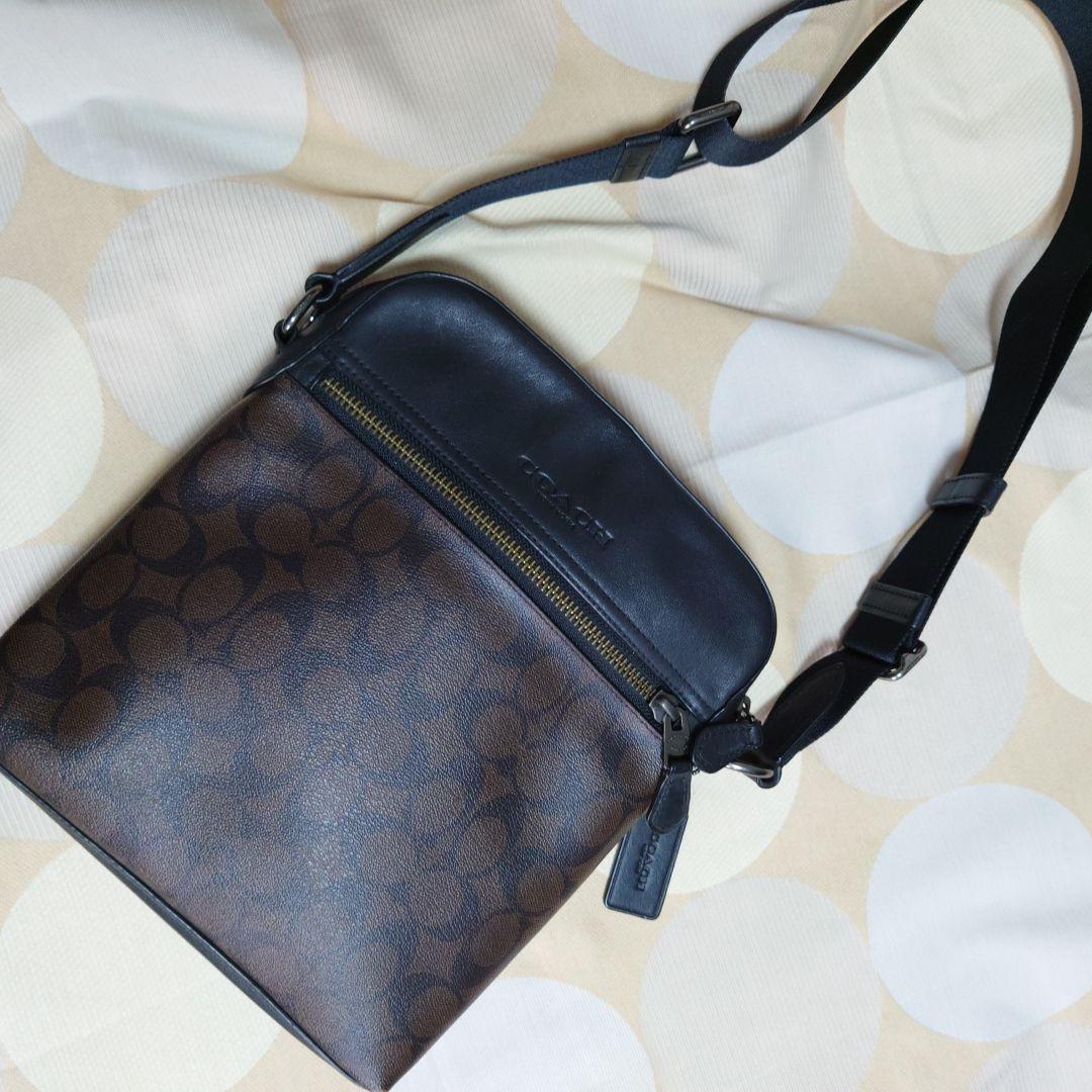 お値下げ致します！COACH　メンズ シグネチャー　ショルダーバッグ