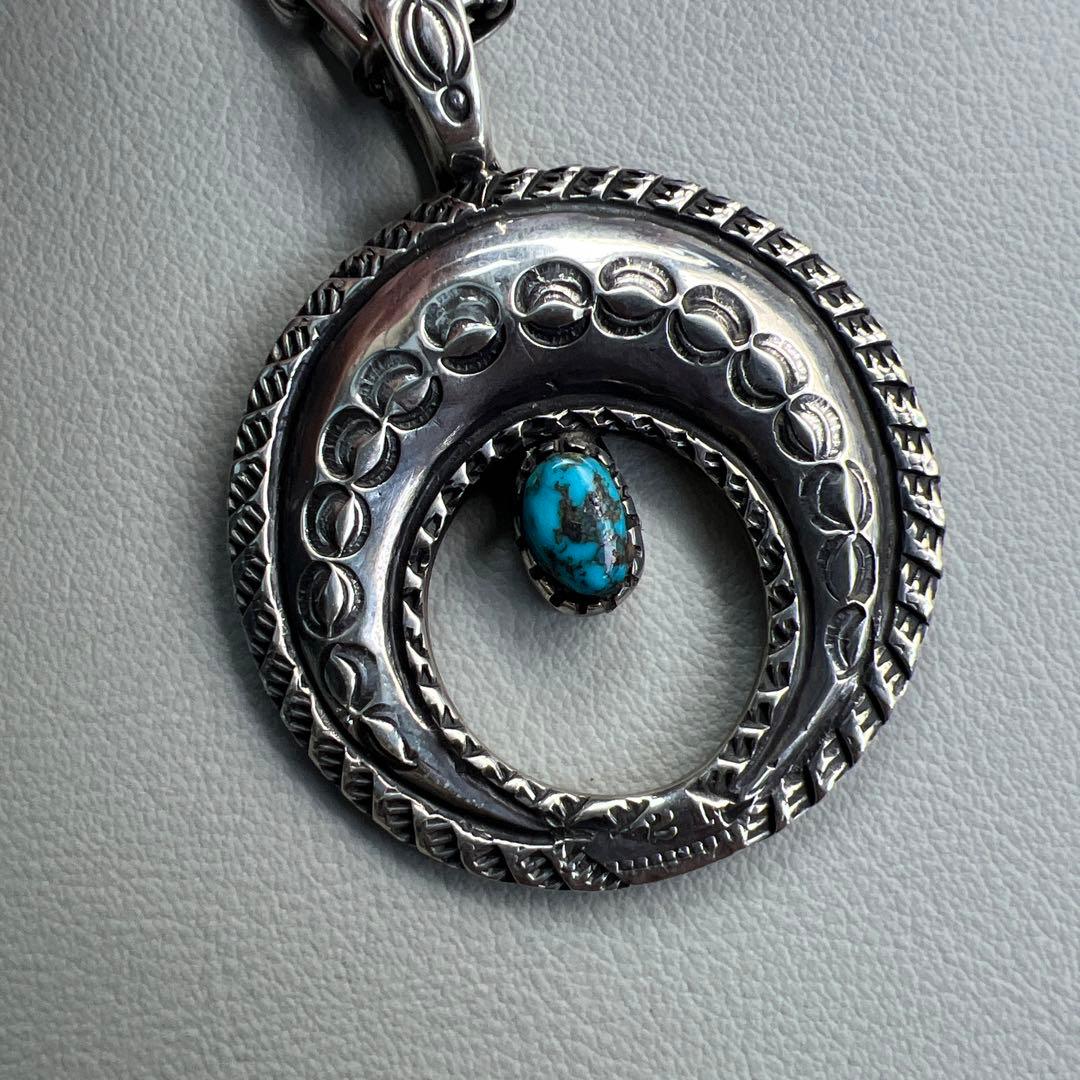 アーニーリスター　ネックレス