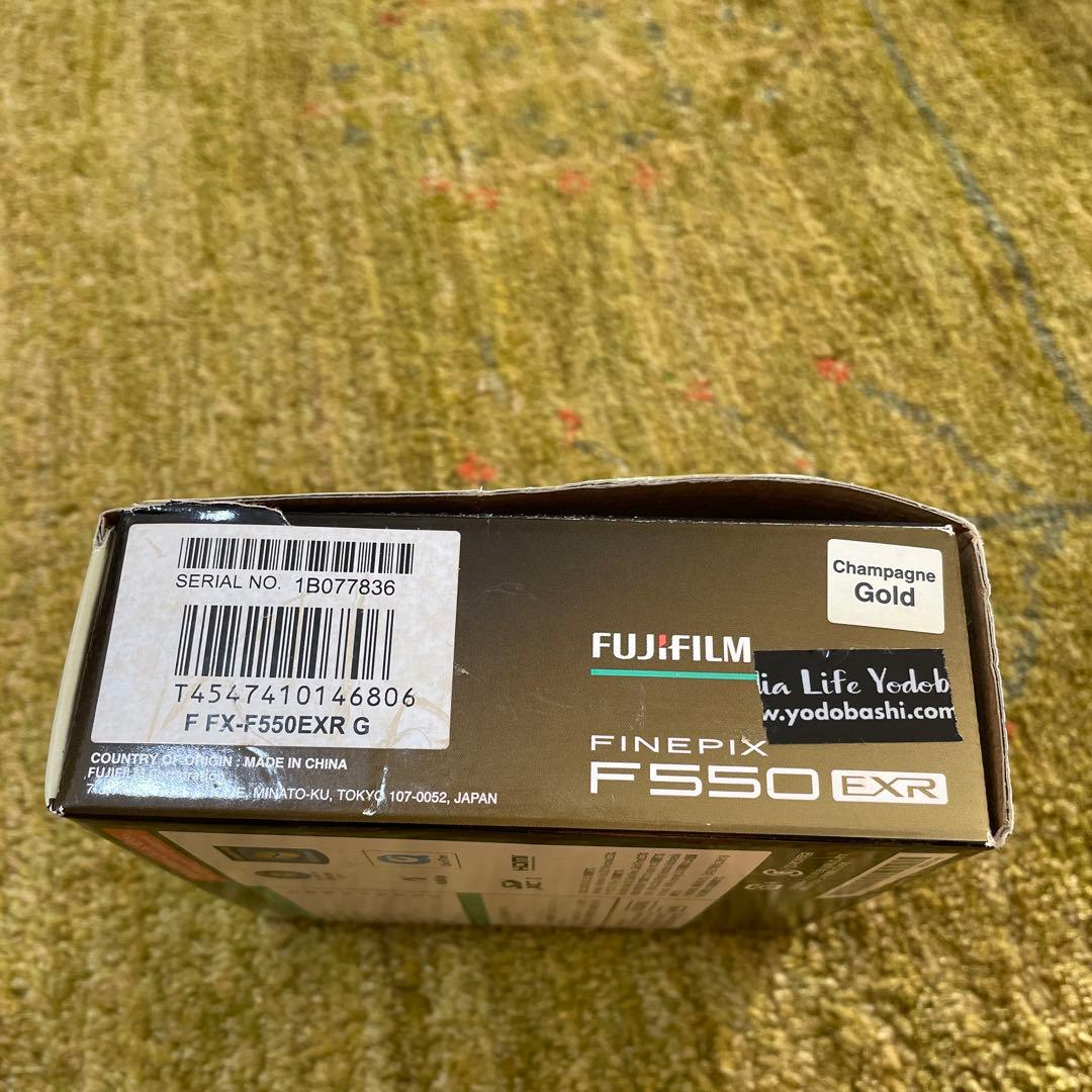 Fujifilm FinePix F550 EXR シルバー