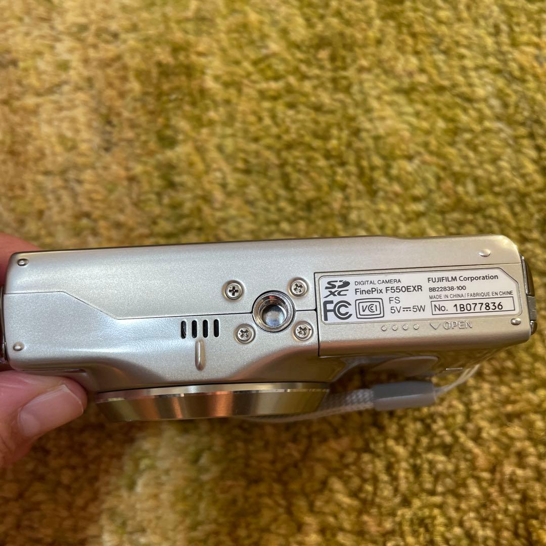 Fujifilm FinePix F550 EXR シルバー