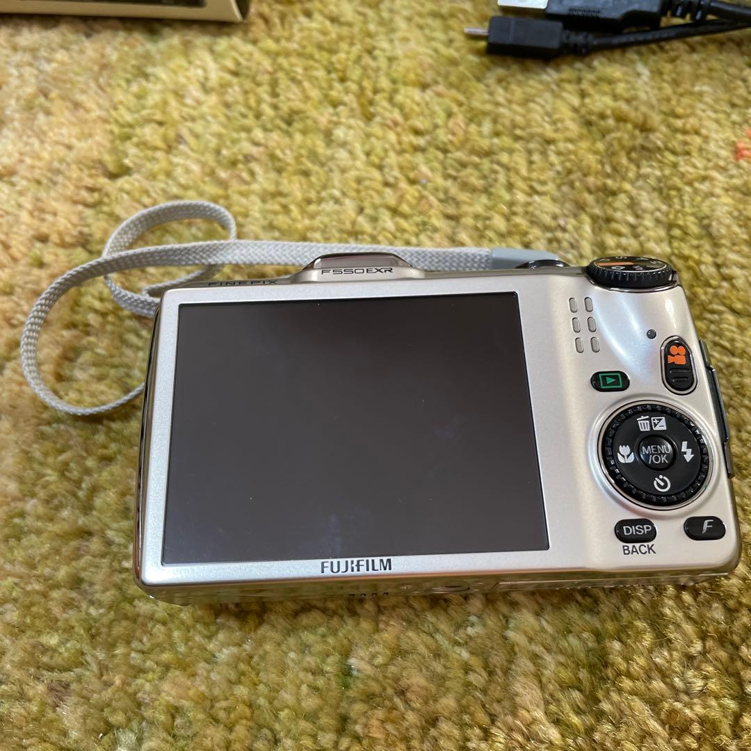Fujifilm FinePix F550 EXR シルバー