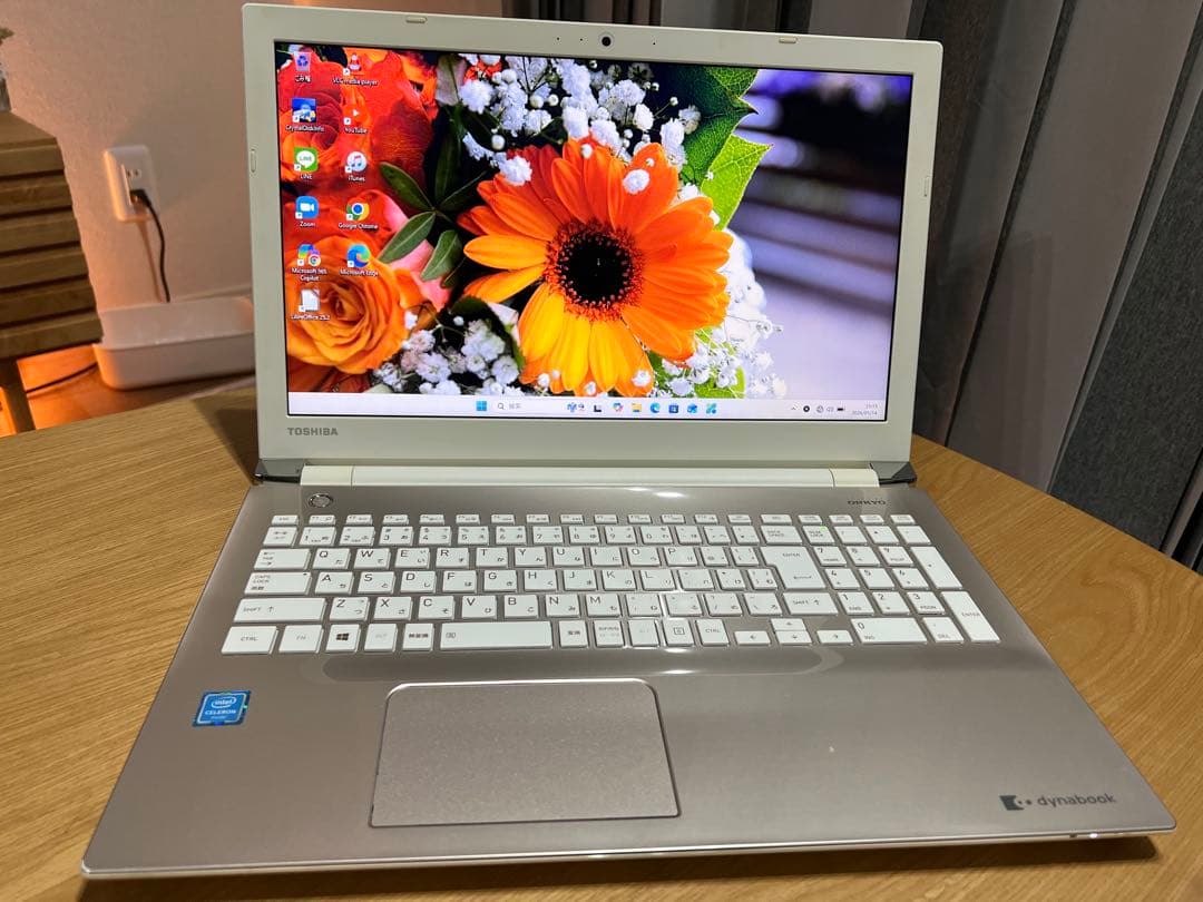 dynabook⭐︎ゴールド⭐︎Windows11⭐︎爆速SSD薄型ノートパソコン