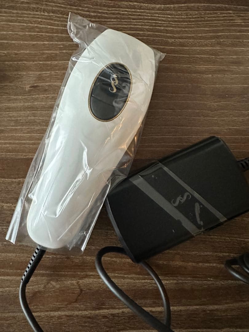 スムーズスキンpurefitホワイト家庭用光脱毛器　ホワイト ⭐︎未使用