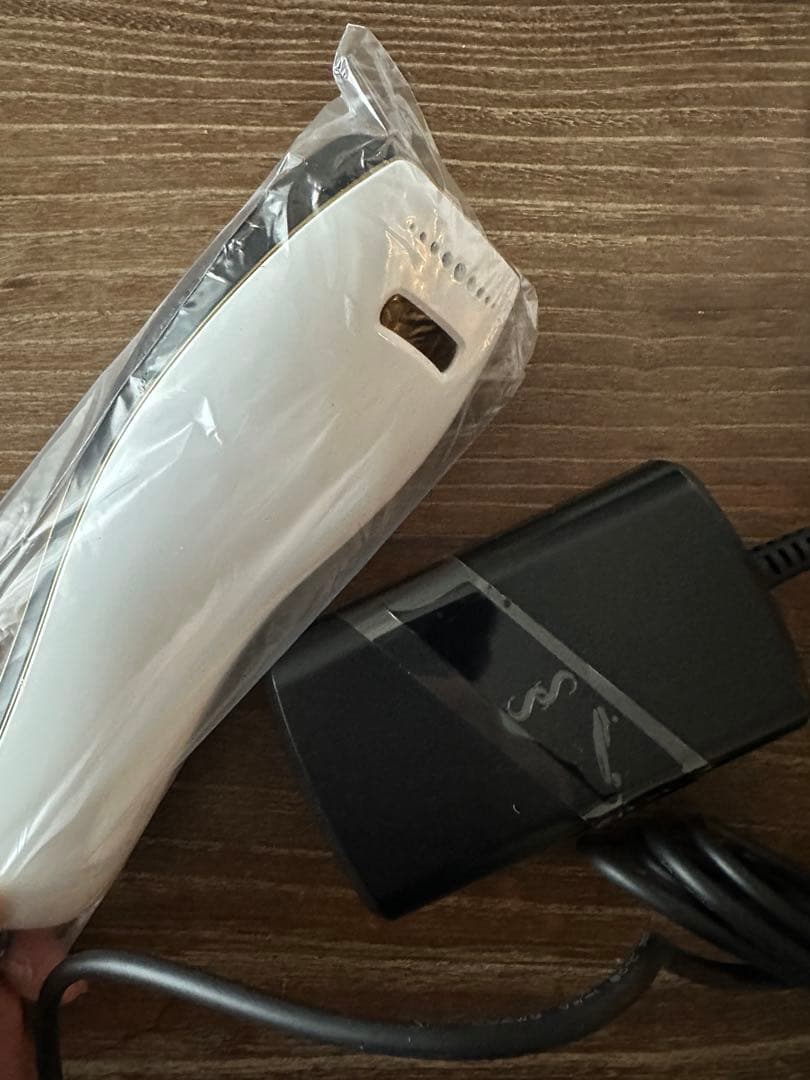 スムーズスキンpurefitホワイト家庭用光脱毛器　ホワイト ⭐︎未使用