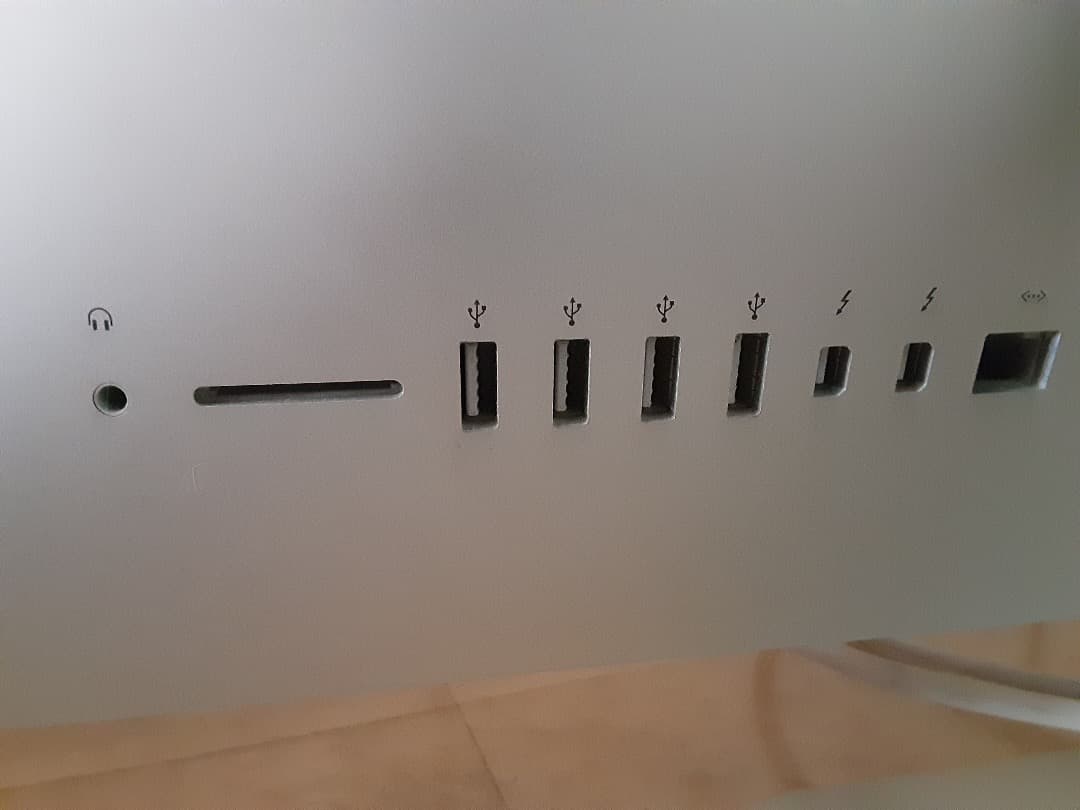 Apple iMac 21.5インチ　Late 2013