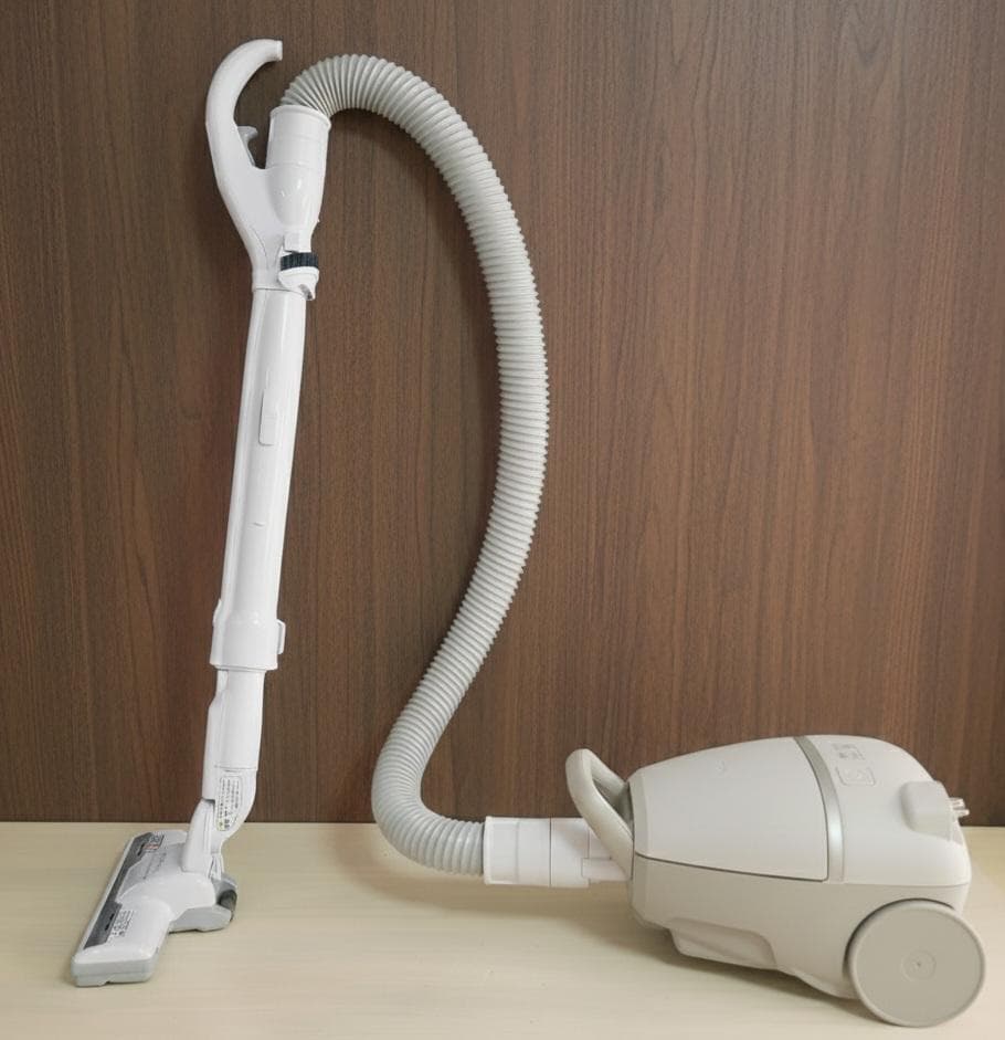 【美品】2025年製 日立 紙パック式クリーナー かるパック CV-KP90M