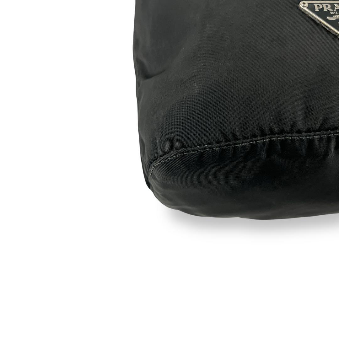 PRADA 巾着ミニポーチ　三角ロゴ　化粧ポーチ　小物入れ　ブラック　ナイロン