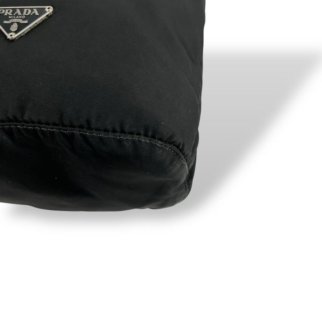 PRADA 巾着ミニポーチ　三角ロゴ　化粧ポーチ　小物入れ　ブラック　ナイロン